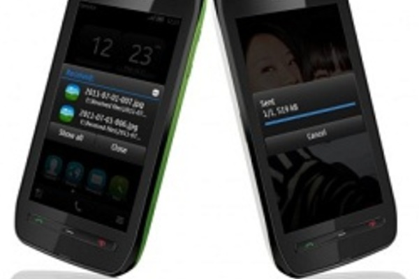 Uusi Symbian Belle -puhelin: Nokia 603
